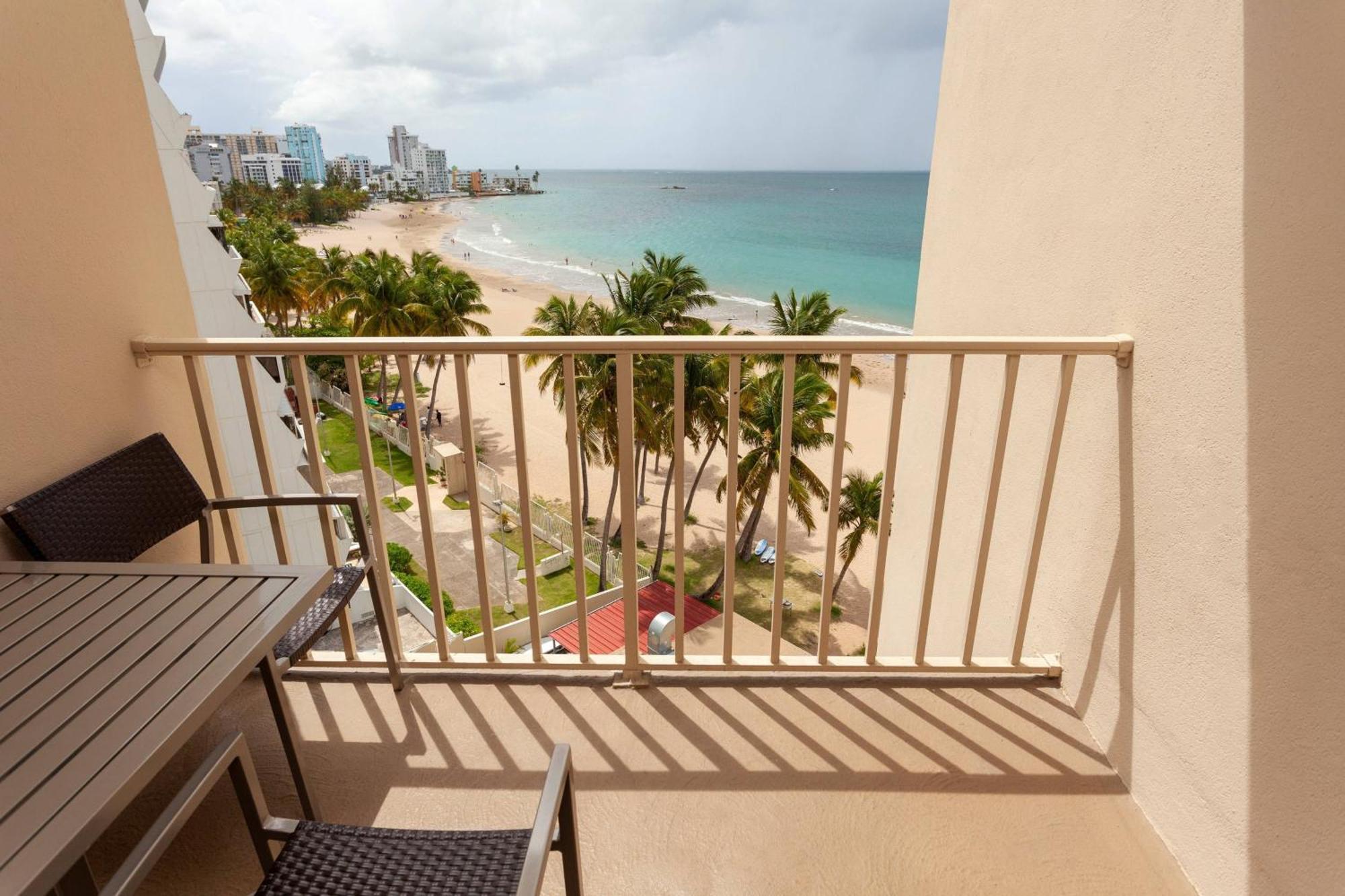 Courtyard By Marriott Isla Verde Beach Resort San Juan Eksteriør billede