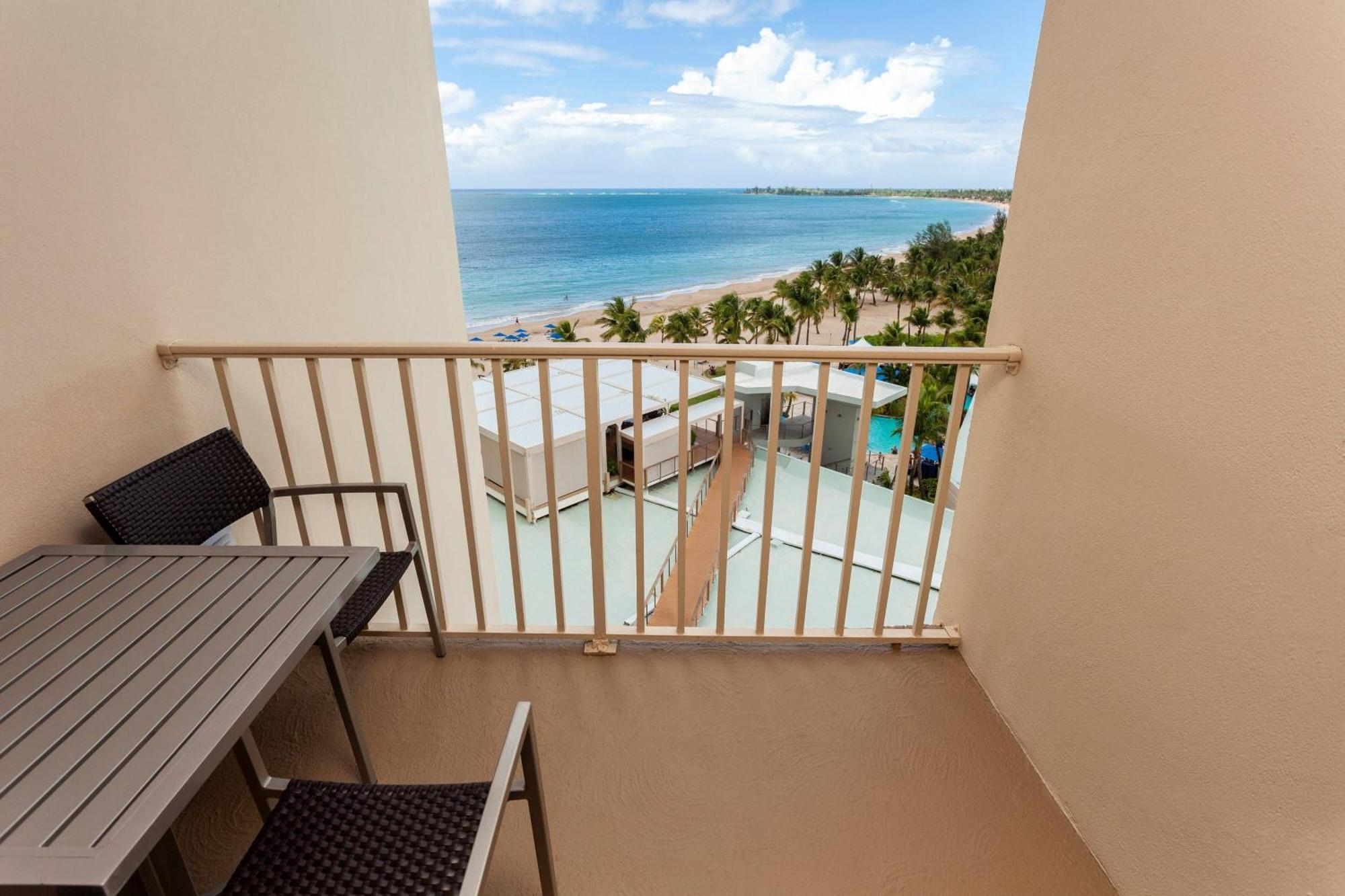 Courtyard By Marriott Isla Verde Beach Resort San Juan Eksteriør billede